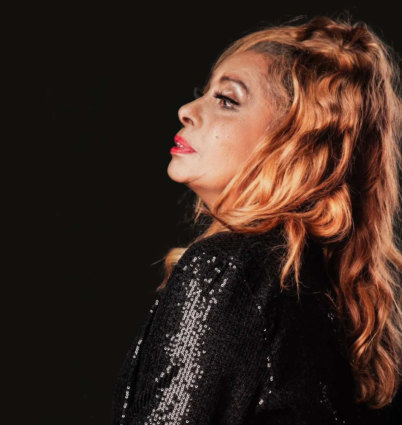 Lady Zu, cantora brasileira de disco music, posa para foto de divulgação do single "Até o fim".