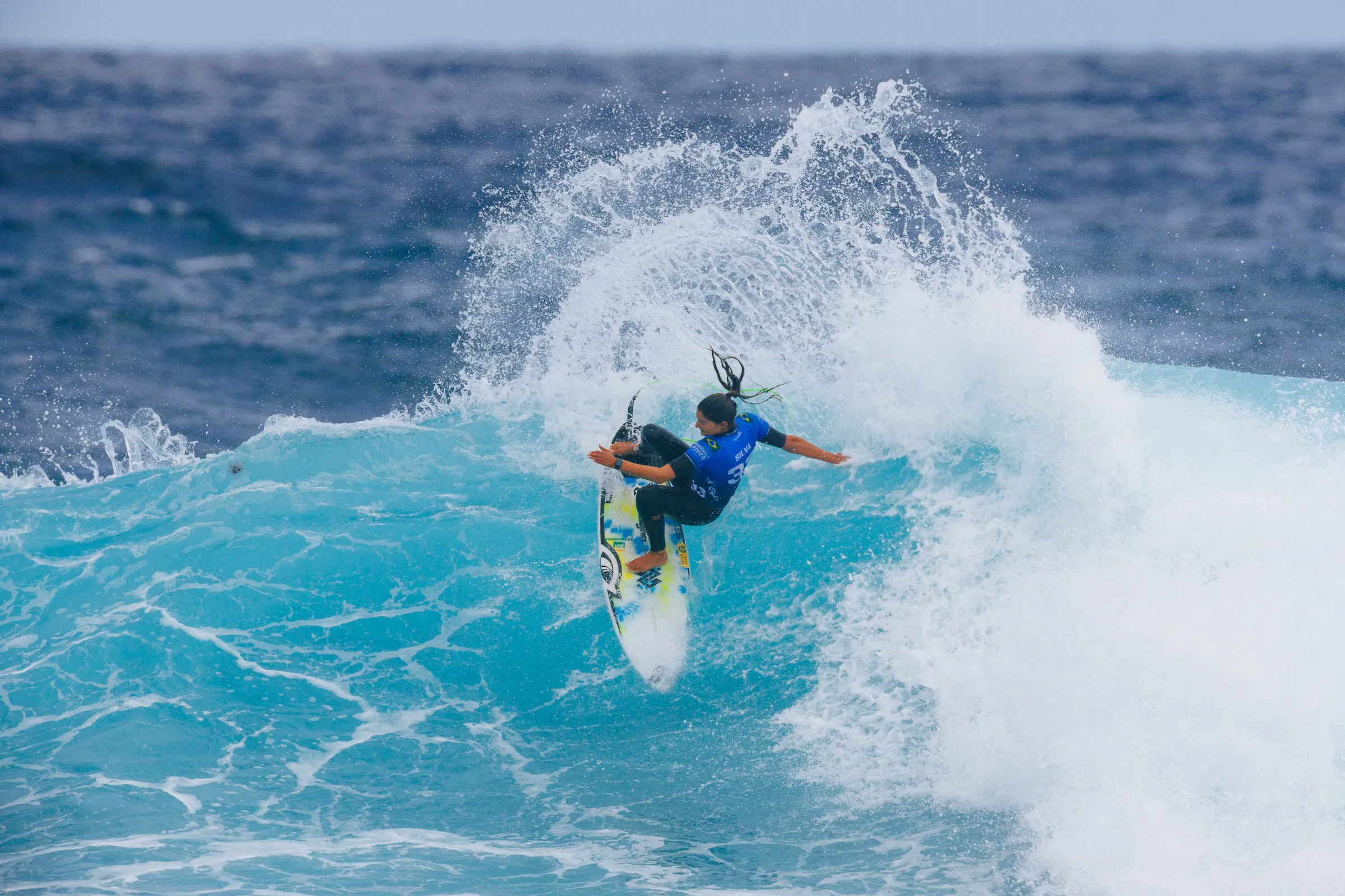 Gabriel Medina surfando em Margaret River; Luana Silva surfando em Margaret River; surfistas brasileiros WSL