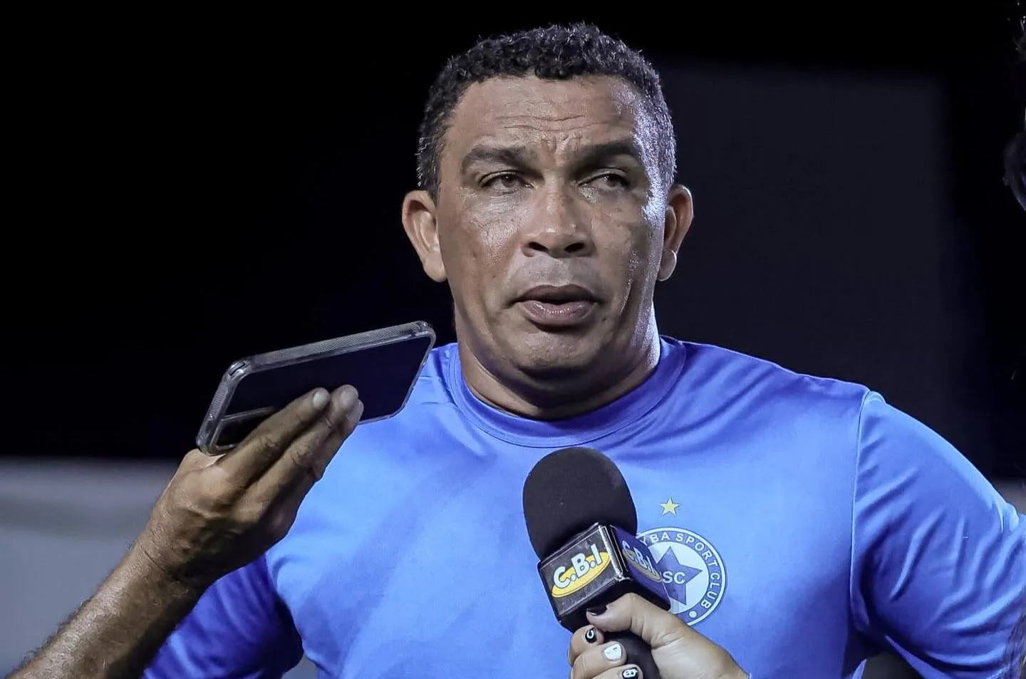 Técnico Zé Augusto do Parnahyba em campo durante jogo da Série D