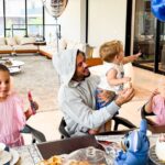 Zé Felipe e filhos celebrando aniversário