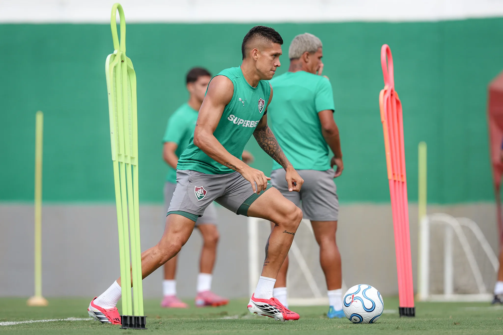 Estreia de Millán no Fluminense, Julián Millán treino Fluminense, zagueiro Millán Fluminense